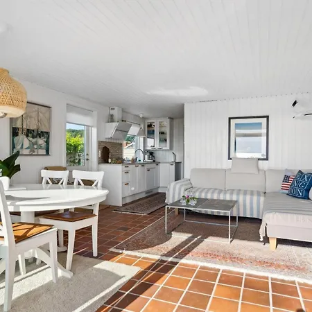 Anselmi - 25m From The Sea By Interhome Ferienhaus Sjolund
